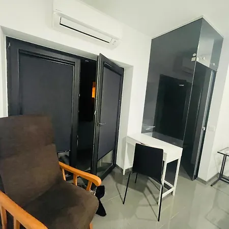 Ergosuites Отель *